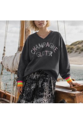 SUDADERA DE CUELLO PICO...