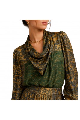 BLUSA FLUIDA CON CUELLO...